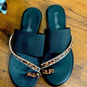 EUC Toscanella black leopard rhinestone toe ring made in Italy sandal size 9